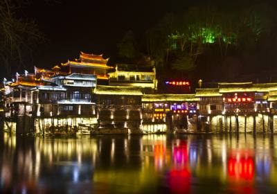 夜游鳳凰古城，感受別樣的古城美